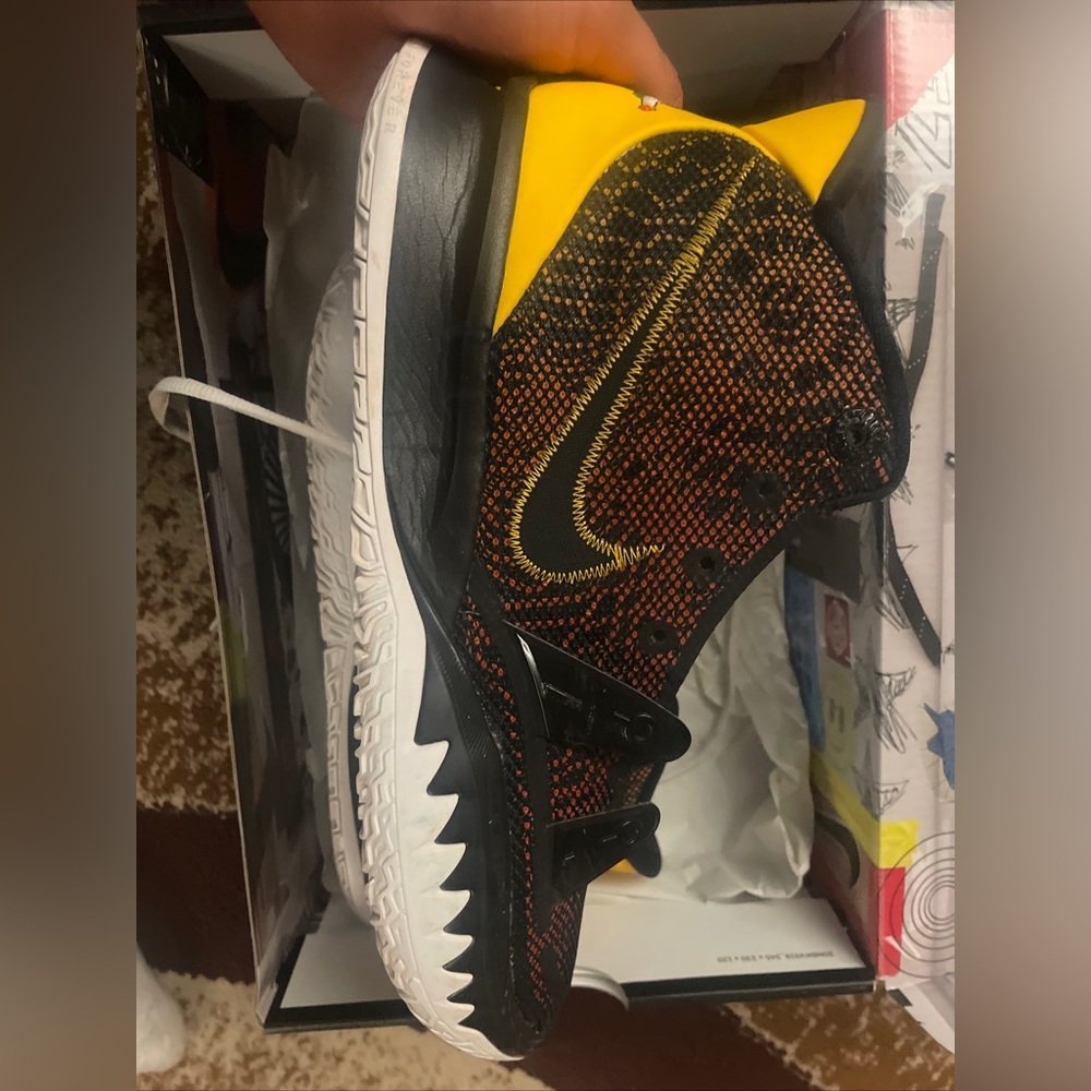Kyrie 7 Rayguns, Size 10